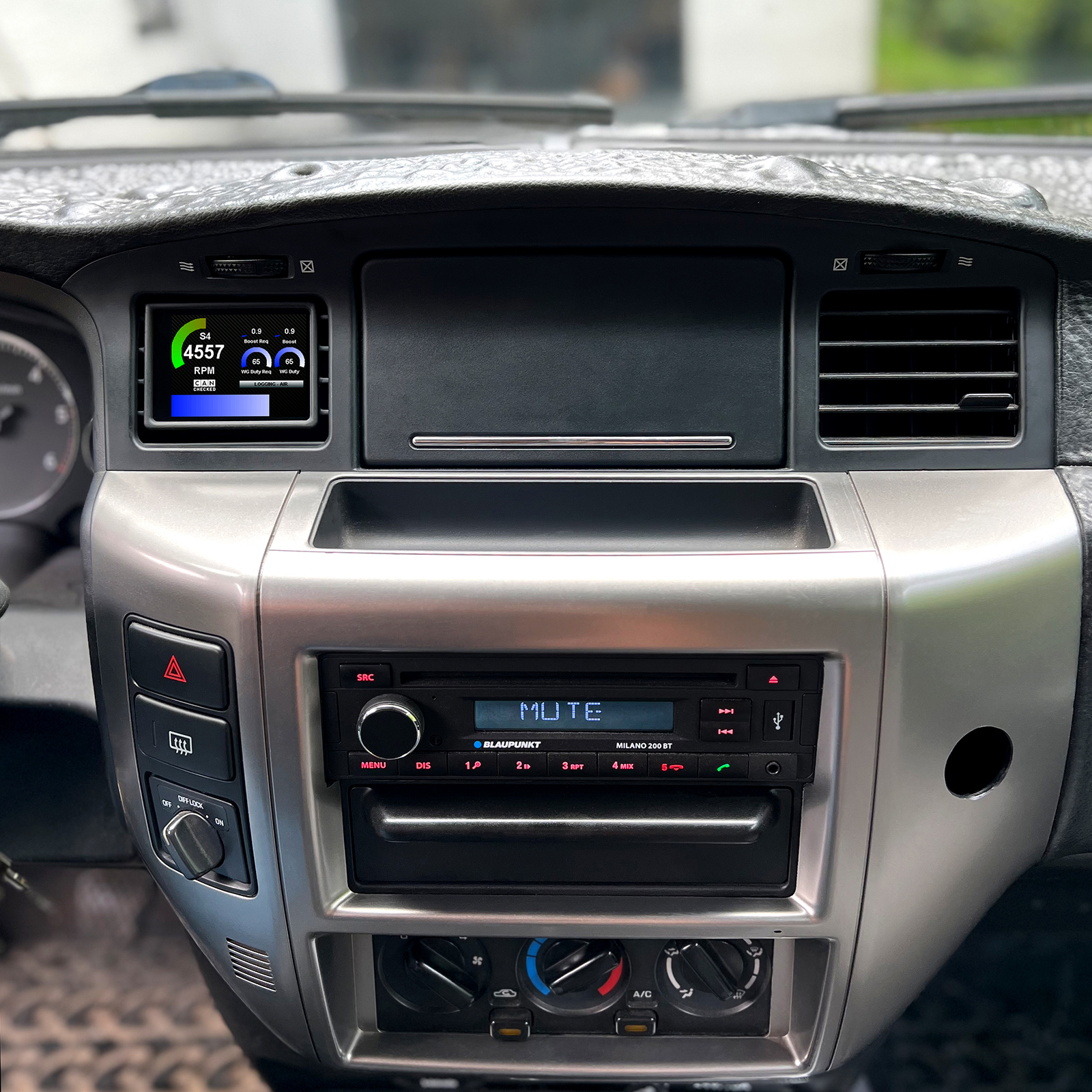 Second image of CANchecked Display MFD28 Gen2 für Nissan Patrol GYG1 LHD 1997-2013