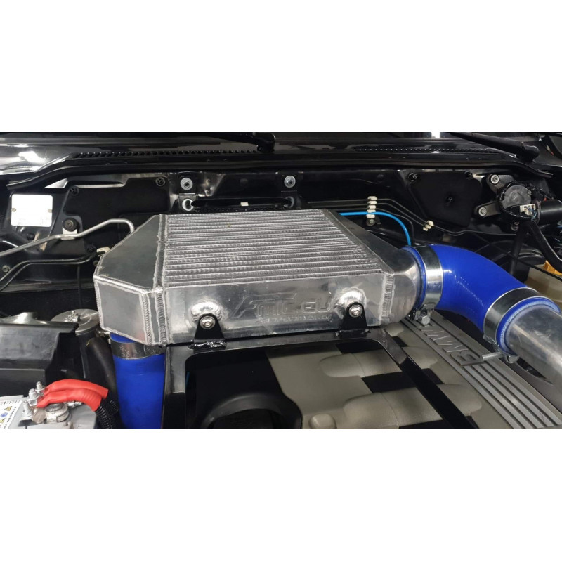 Second image of Ladeluftkühler-Kit für Nissan Patrol mit BMW 3.0 D M57 Motor Grün