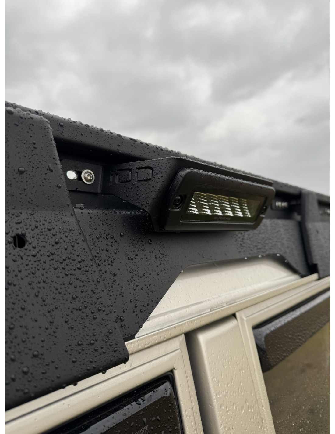 Hella 1FB Seitenleuchtenhalter für Dachträger mit Lampe IOD Performance für Nissan Patrol