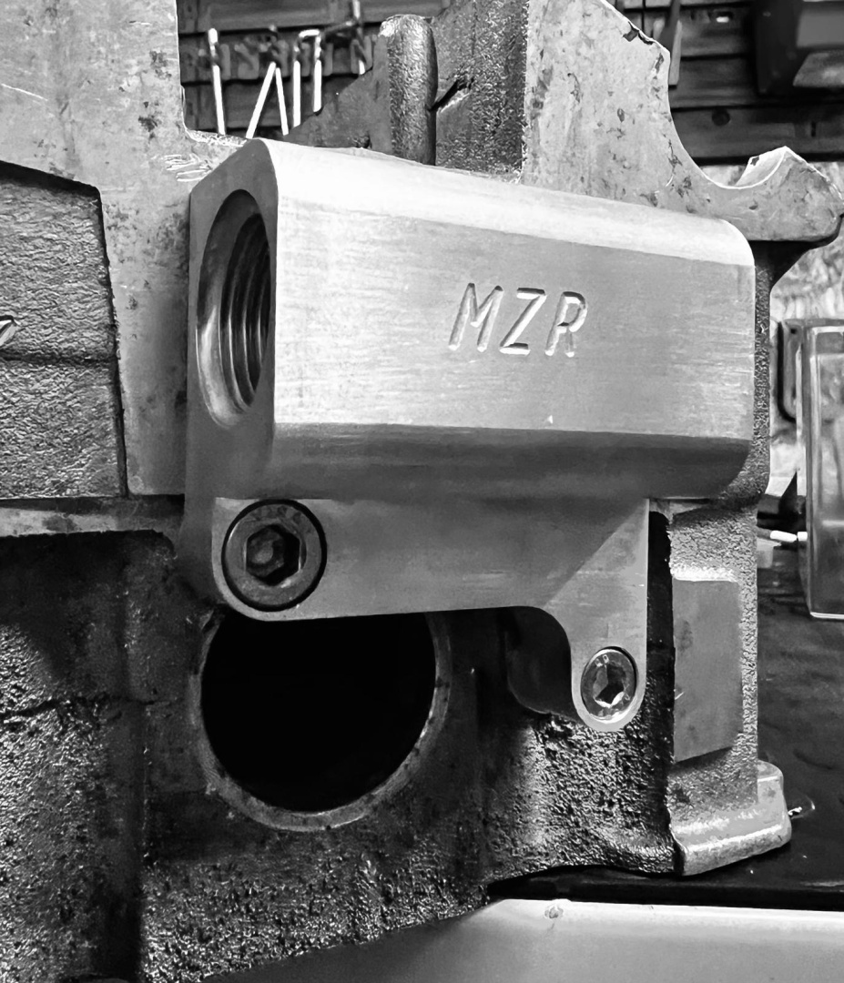 Second image of Doppelter Kopf-Rücklaufadapter MZR Garage für Nissan Skyline Stagea RB20 RB25 RB26